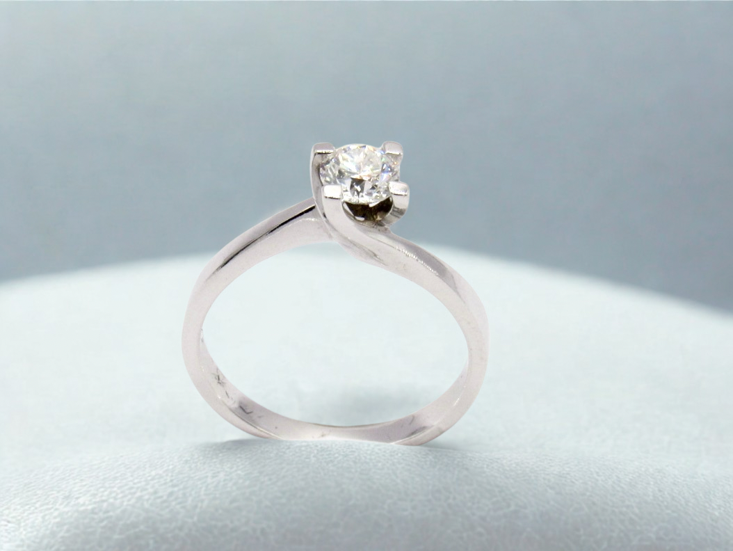 anello solitario