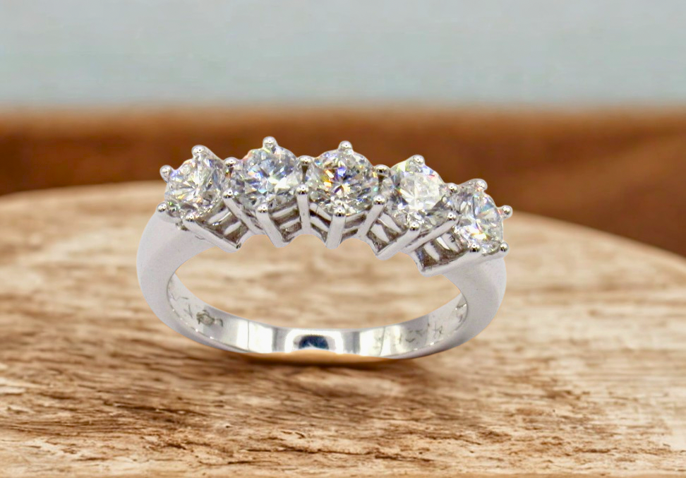 anello veretta 5 pietre